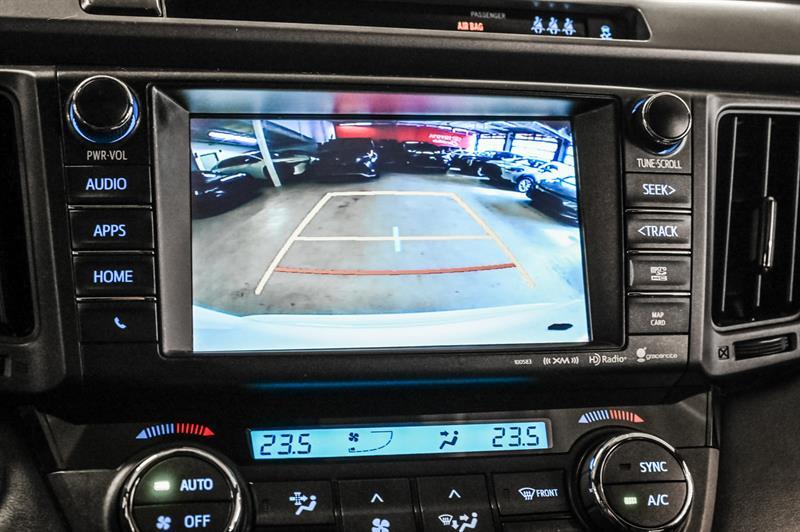 2017 Toyota RAV4 - Image 30