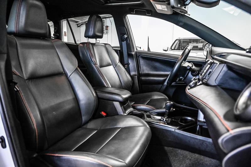 2017 Toyota RAV4 - Image 37