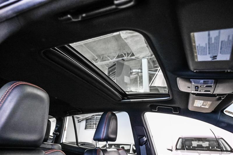 2017 Toyota RAV4 - Image 38