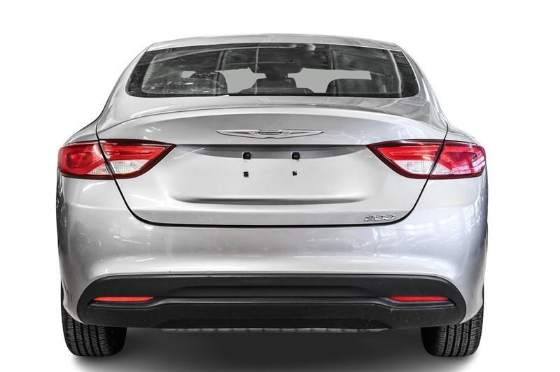 2016 Chrysler 200 - Image 3