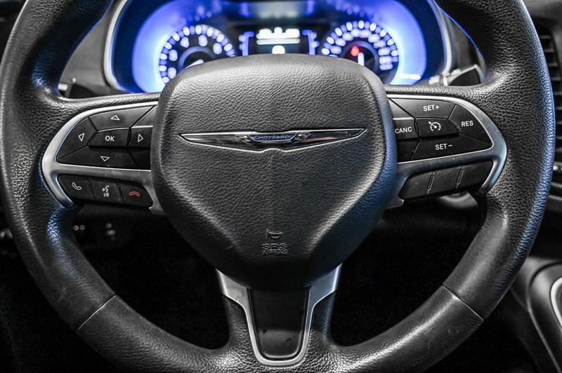 2016 Chrysler 200 - Image 9