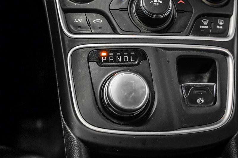 2016 Chrysler 200 - Image 13