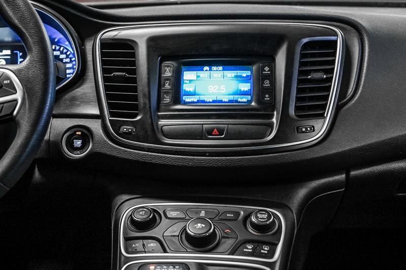 2016 Chrysler 200 - Image 21