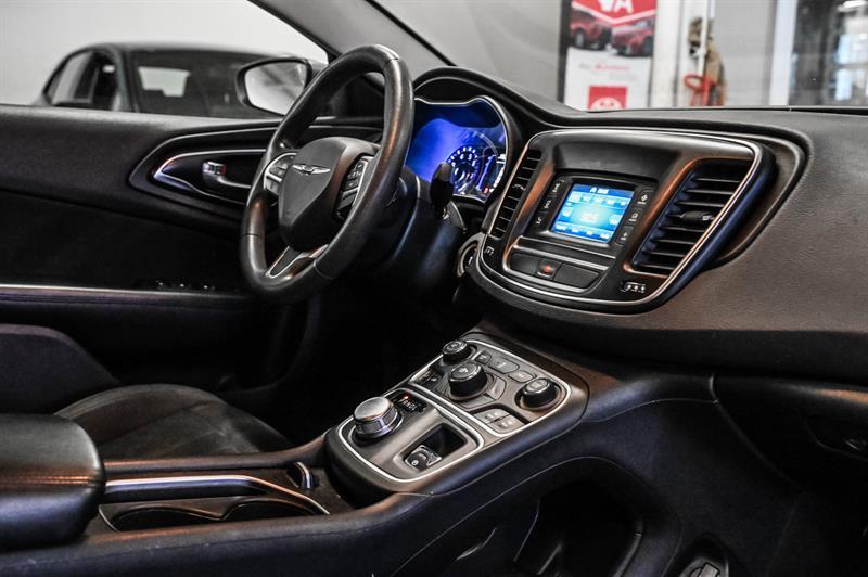 2016 Chrysler 200 - Image 22