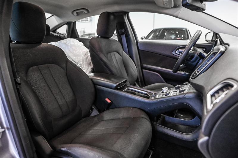 2016 Chrysler 200 - Image 23