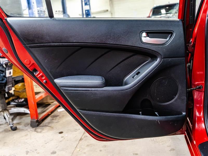 2017 Kia Forte - Image 12