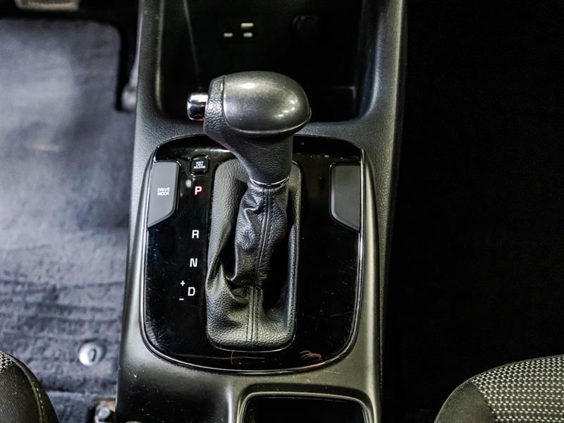 2017 Kia Forte - Image 24