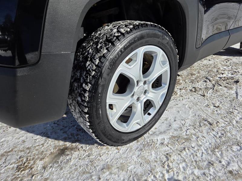 2017 Jeep Renegade - Image 8