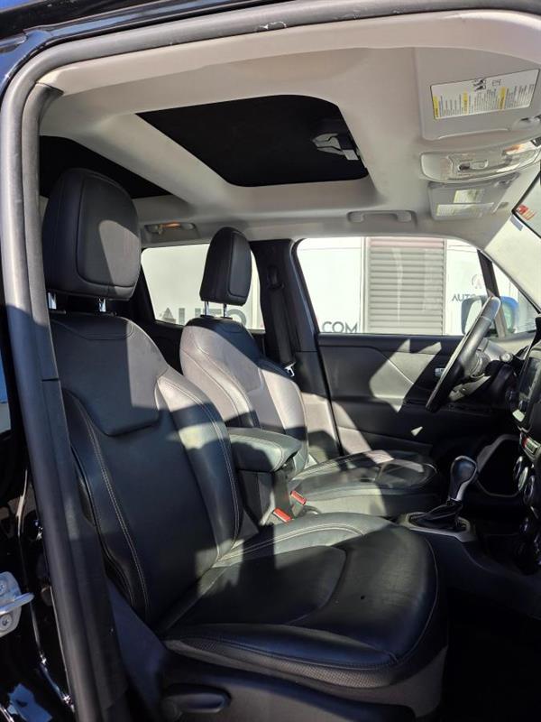 2017 Jeep Renegade - Image 11