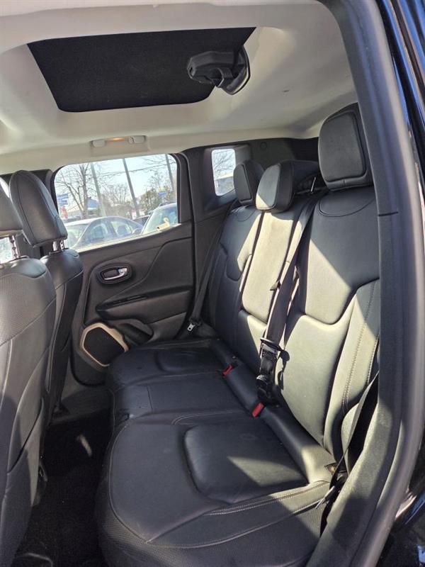 2017 Jeep Renegade - Image 13