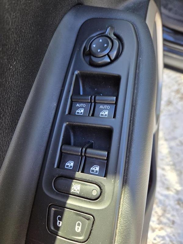 2017 Jeep Renegade - Image 17