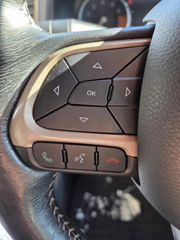 2017 Jeep Renegade - Image 18