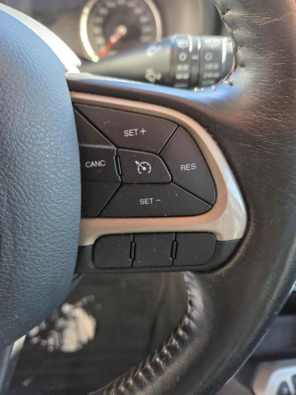 2017 Jeep Renegade - Image 19