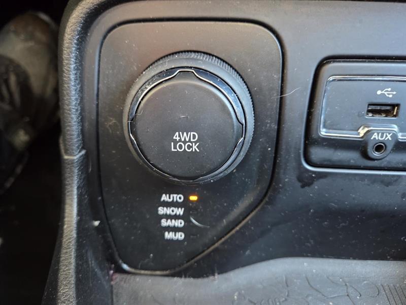 2017 Jeep Renegade - Image 22