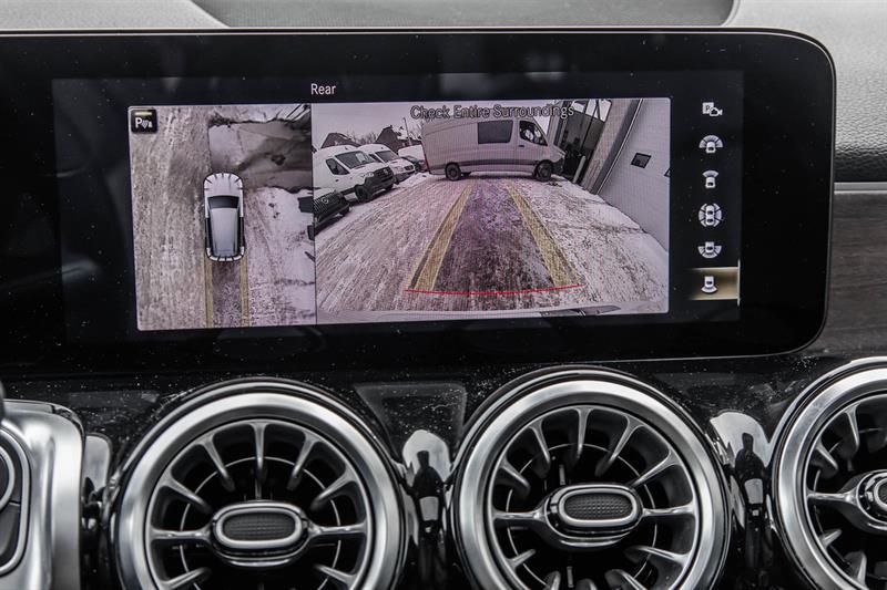 2022 Mercedes-Benz GLB - Image 33