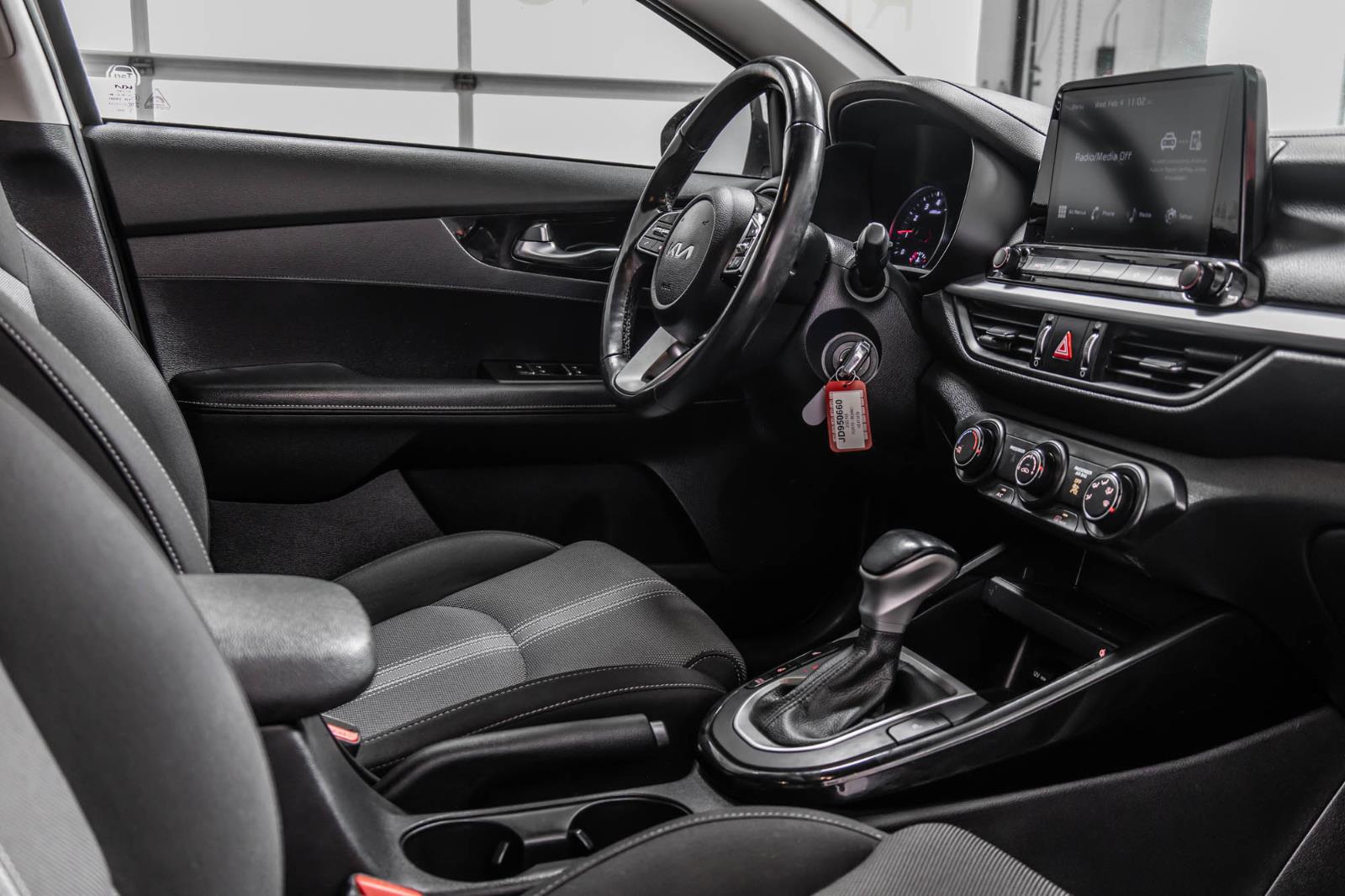 kia Forte 2022 - 38