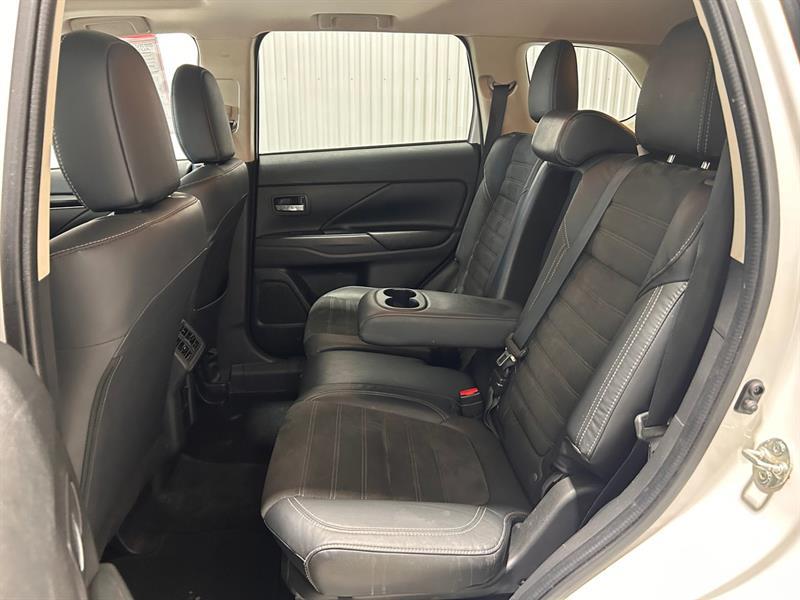 2020 Mitsubishi Outlander - Image 8