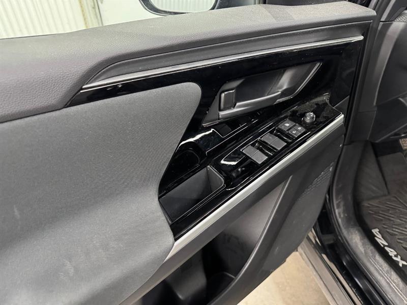 2023 Toyota BZ4X - Image 10