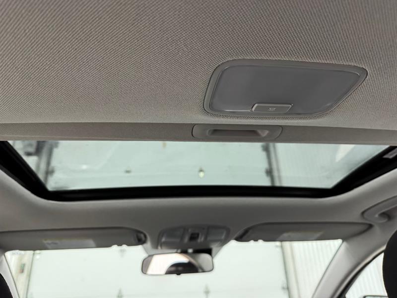 2020 Hyundai Elantra - Image 17