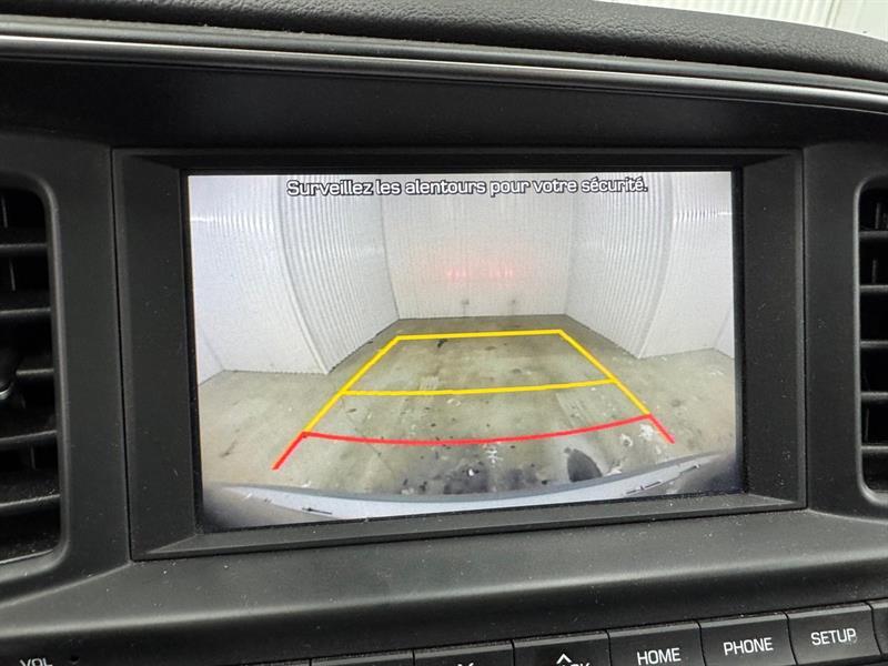 2020 Hyundai Elantra - Image 23