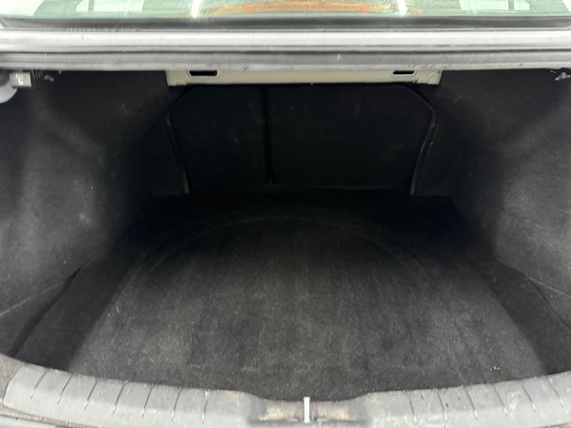 2020 Hyundai Elantra - Image 25