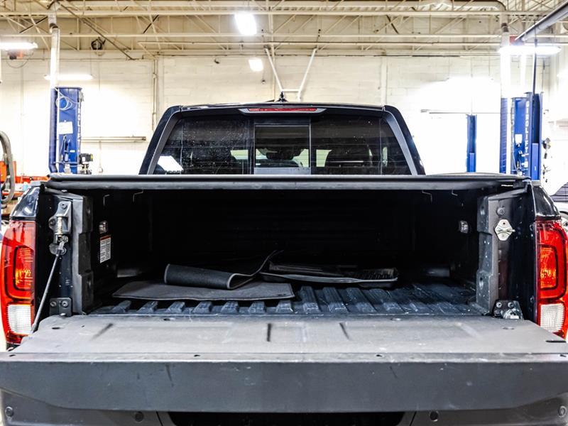 2022 Honda Ridgeline - Image 16
