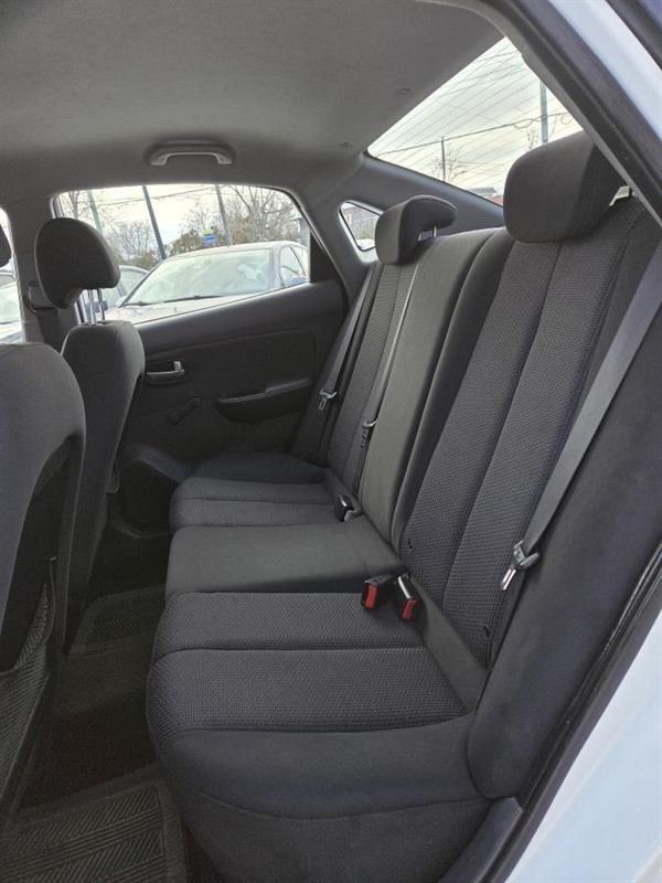 2009 Hyundai Elantra - Image 11