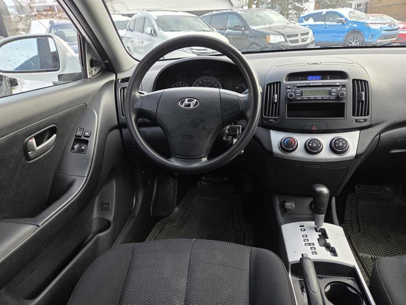 2009 Hyundai Elantra - Image 12