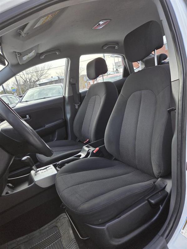 2009 Hyundai Elantra - Image 14