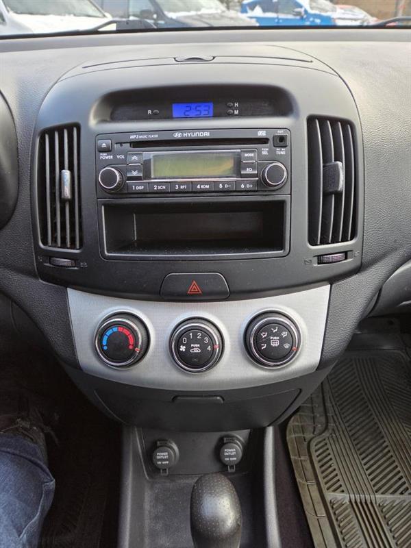 2009 Hyundai Elantra - Image 16