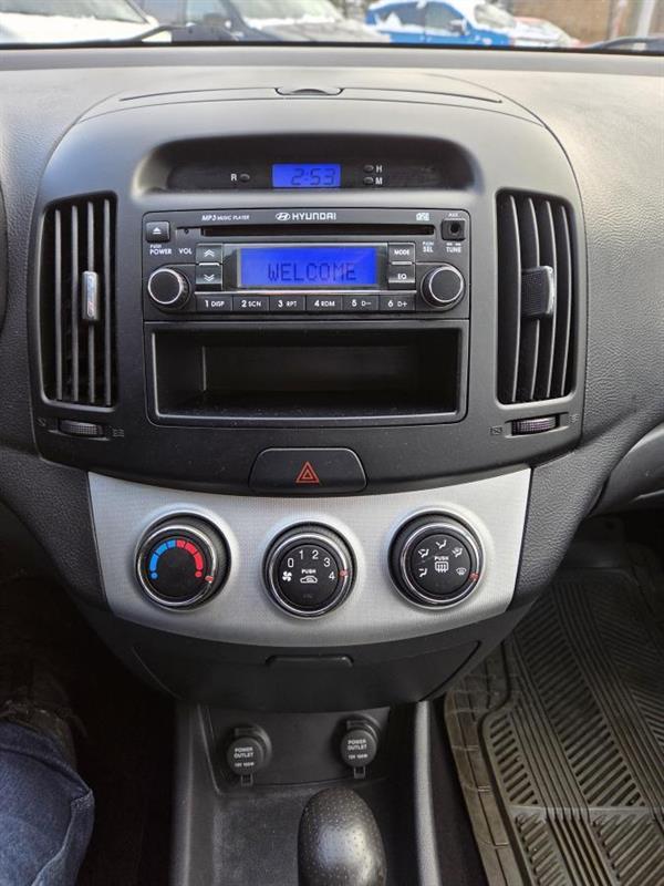 2009 Hyundai Elantra - Image 17