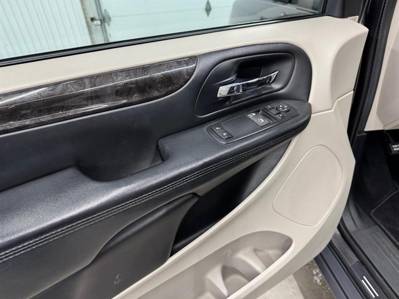 2016 Dodge Grand Caravan - Image 23