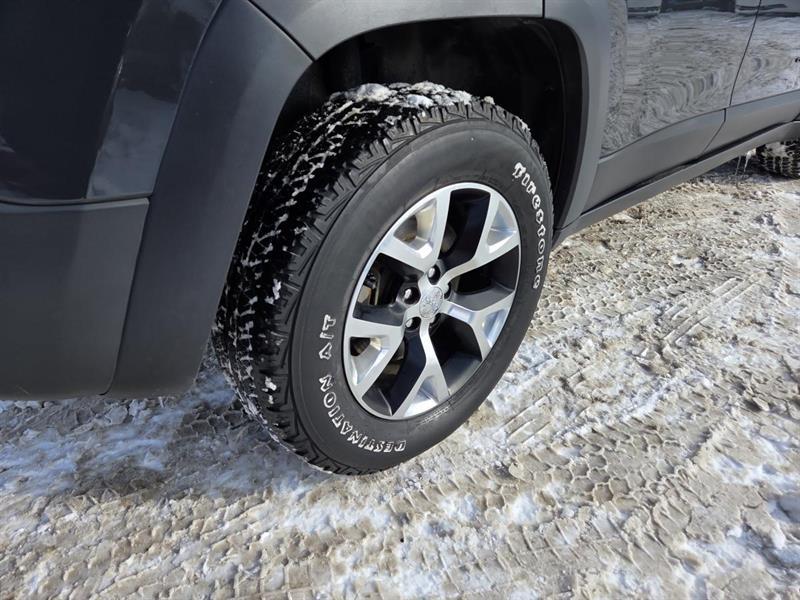 2017 Jeep Grand Cherokee - Image 8