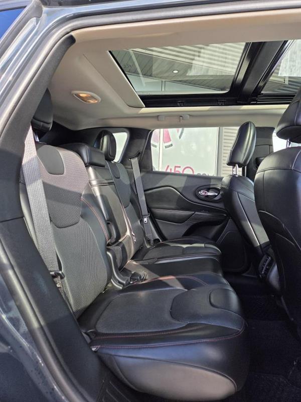 2017 Jeep Grand Cherokee - Image 12