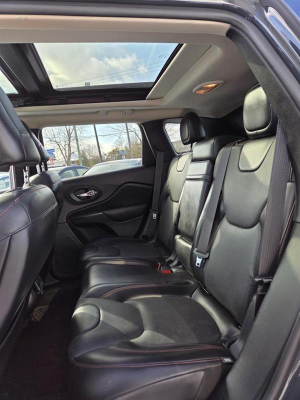 2017 Jeep Grand Cherokee - Image 13