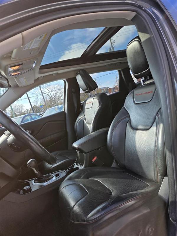 2017 Jeep Grand Cherokee - Image 16