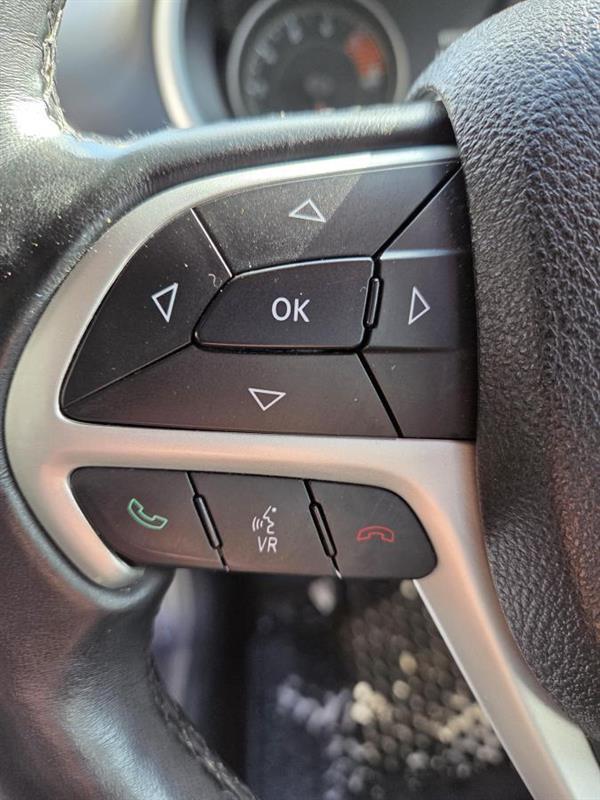 2017 Jeep Grand Cherokee - Image 18