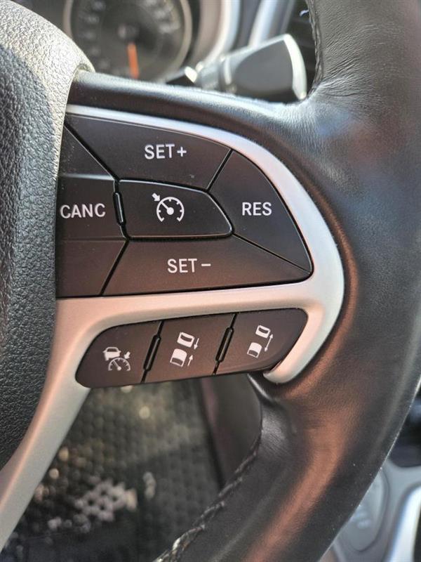 2017 Jeep Grand Cherokee - Image 19