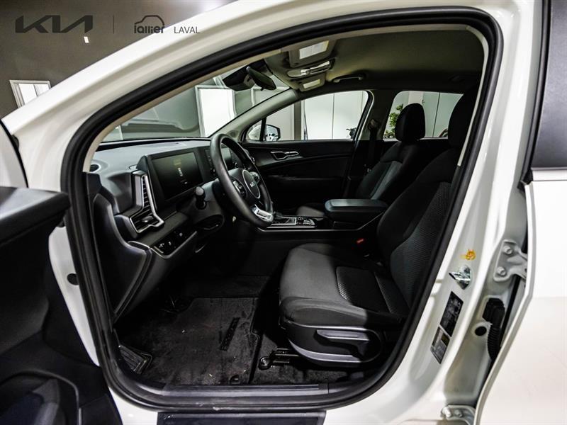 2025 Kia Sportage - Image 12