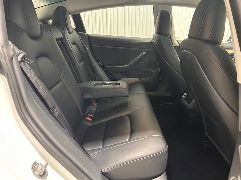 2023 Tesla Model 3 - Image 18