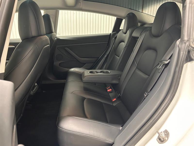 2023 Tesla Model 3 - Image 21