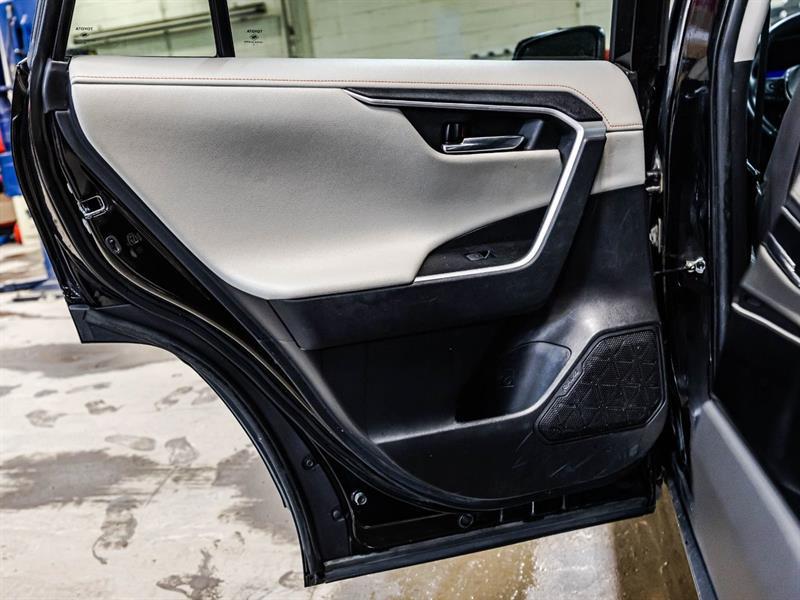 2022 Toyota RAV4 - Image 12