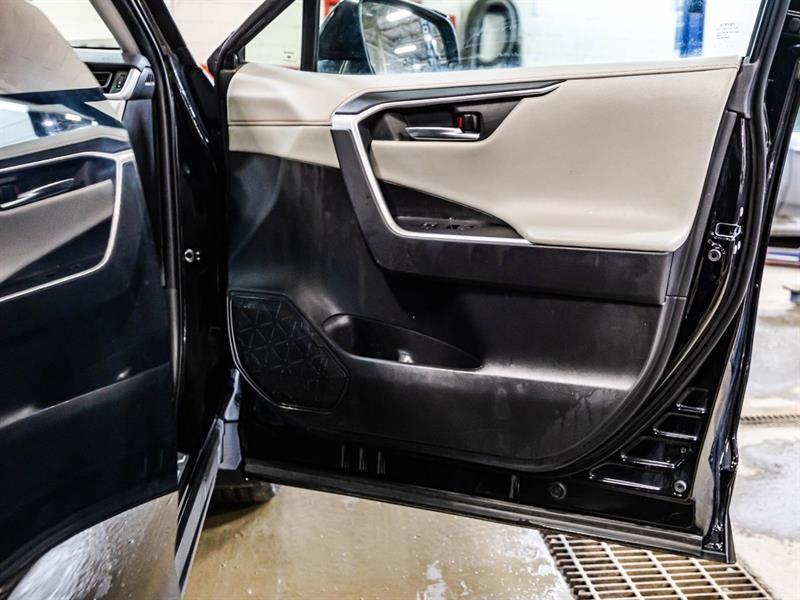 2022 Toyota RAV4 - Image 17