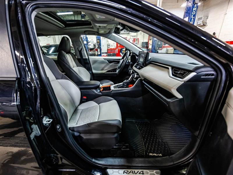 2022 Toyota RAV4 - Image 18