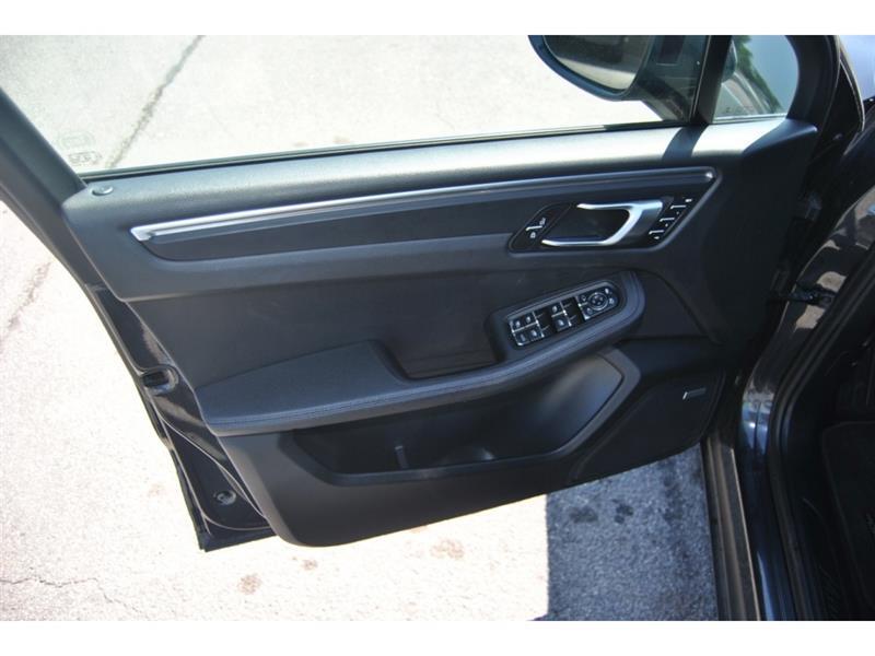 2021 Porsche Macan - Image 11