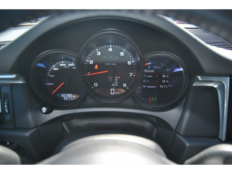 2021 Porsche Macan - Image 14