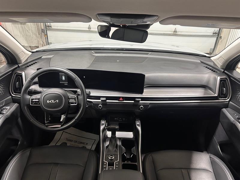 2025 Kia Sorento - Image 13