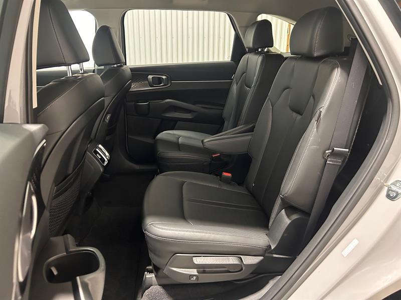 2025 Kia Sorento - Image 14