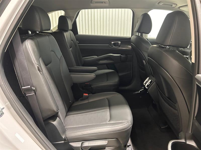 2025 Kia Sorento - Image 19