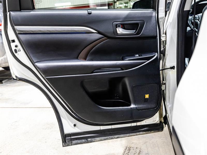 2017 Toyota Highlander - Image 12